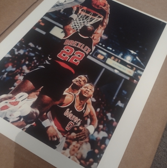 CLYDE THE GLYDE DREXLER BLAZERS SLAM DUNK💥8.5x11 ULTRA PREMIUM GLOSSY POSTER🔥 - Picture 4 of 6